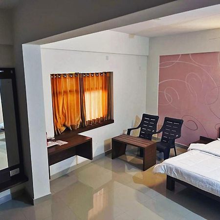 Hotel Radha Pangala Extérieur photo