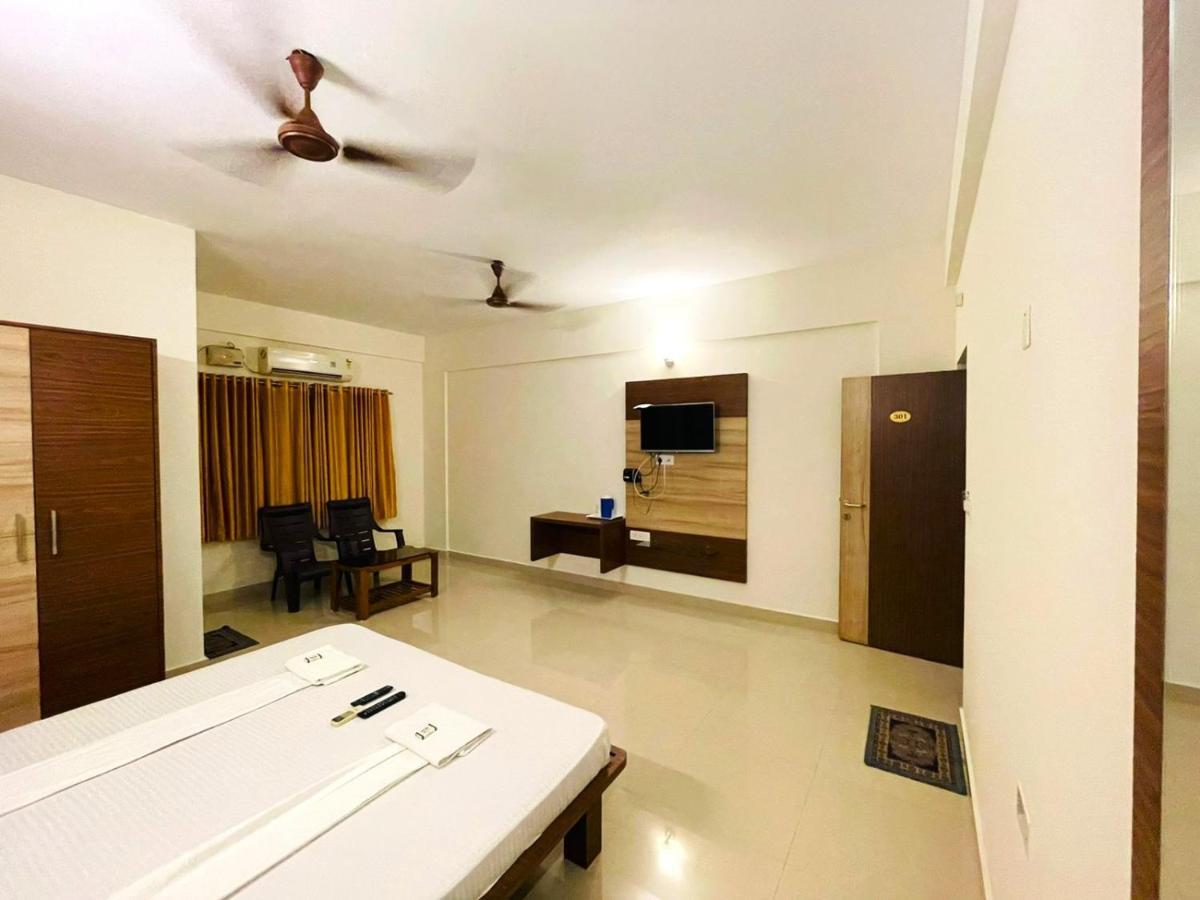 Hotel Radha Pangala Extérieur photo