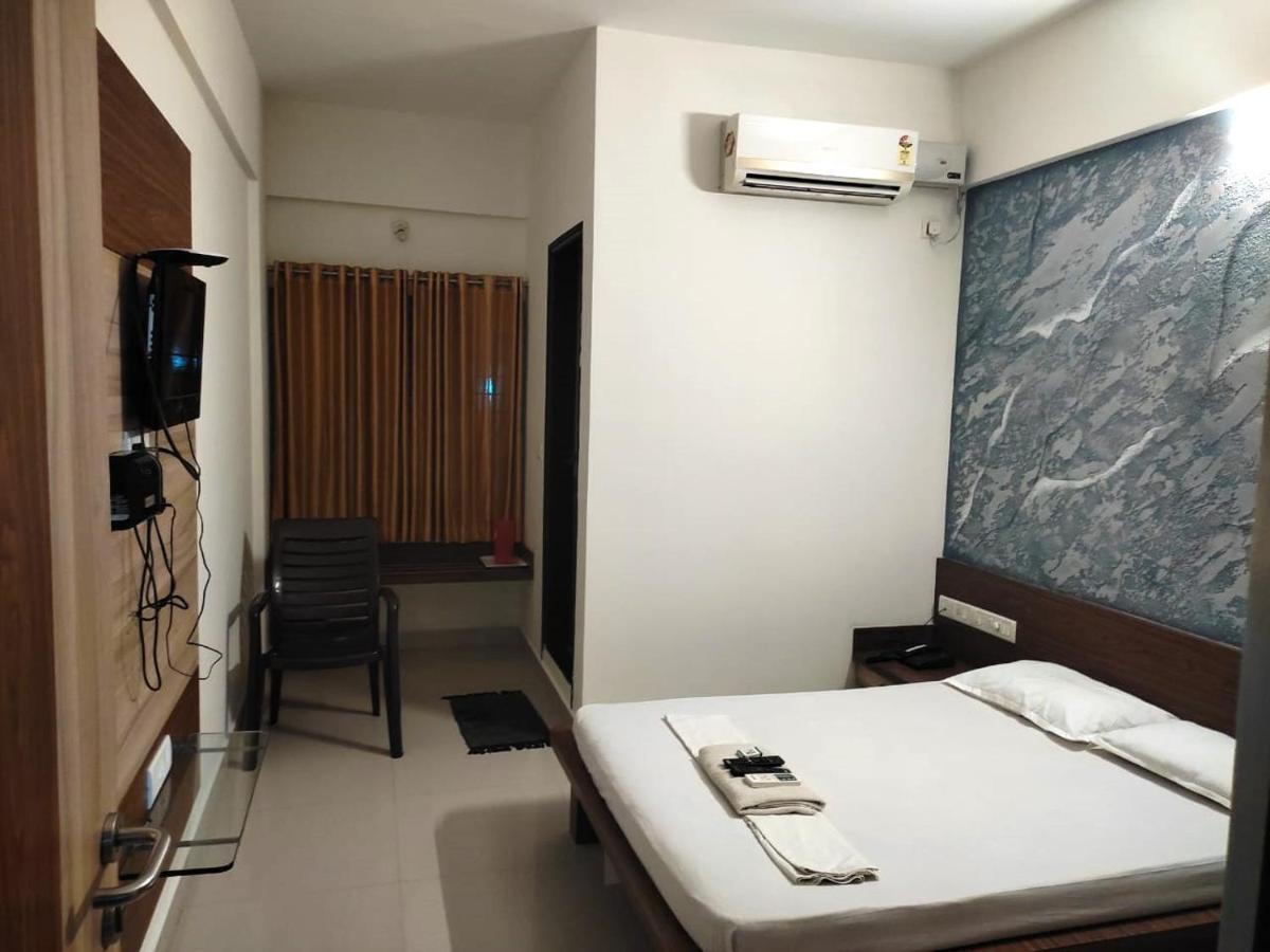 Hotel Radha Pangala Extérieur photo