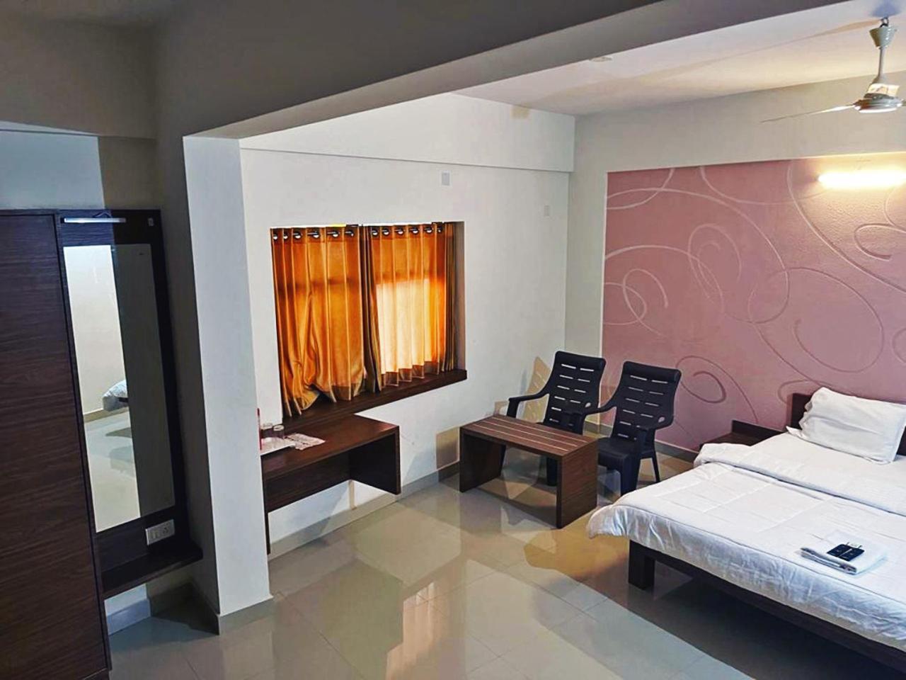 Hotel Radha Pangala Extérieur photo