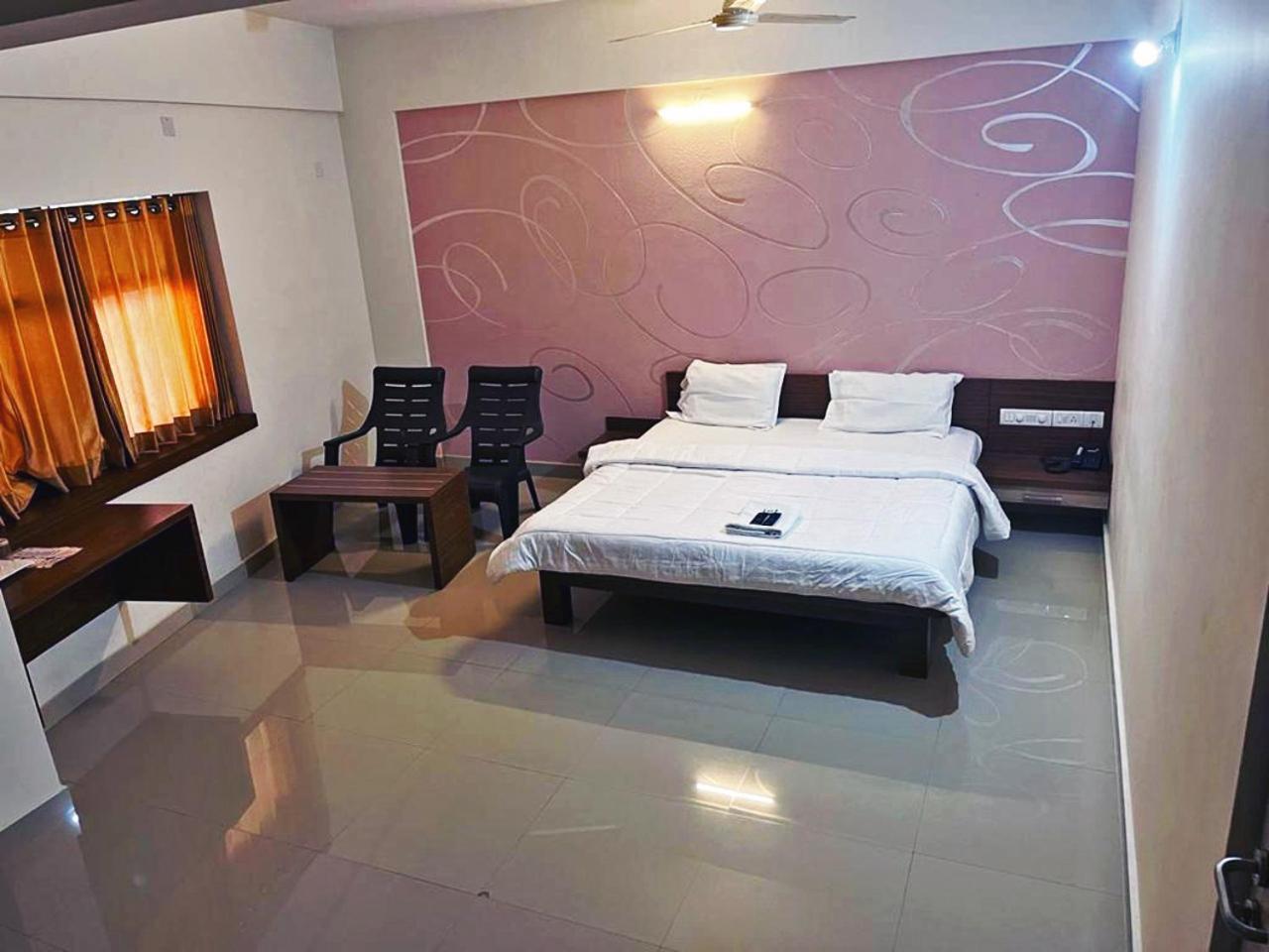 Hotel Radha Pangala Extérieur photo