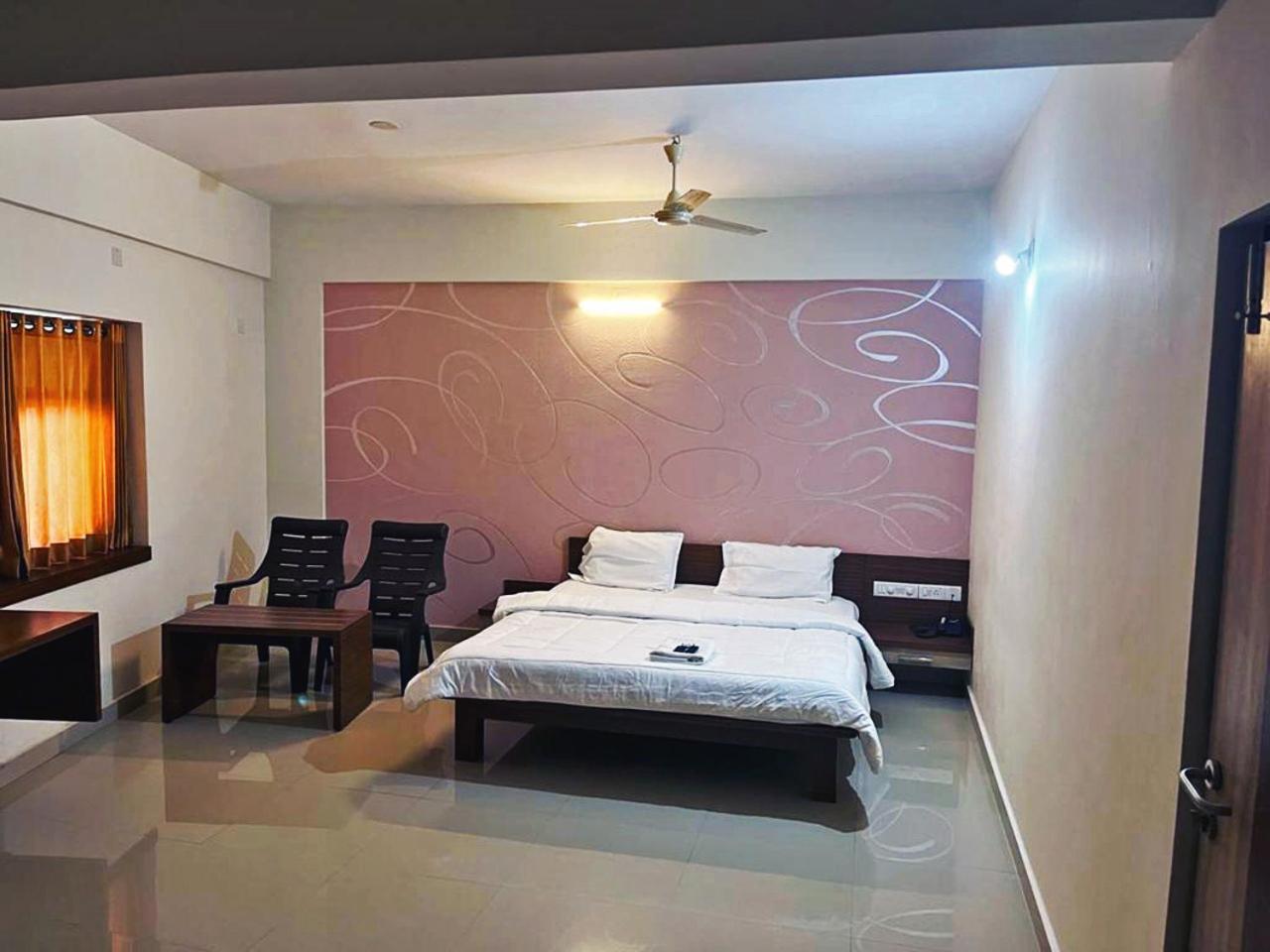 Hotel Radha Pangala Extérieur photo