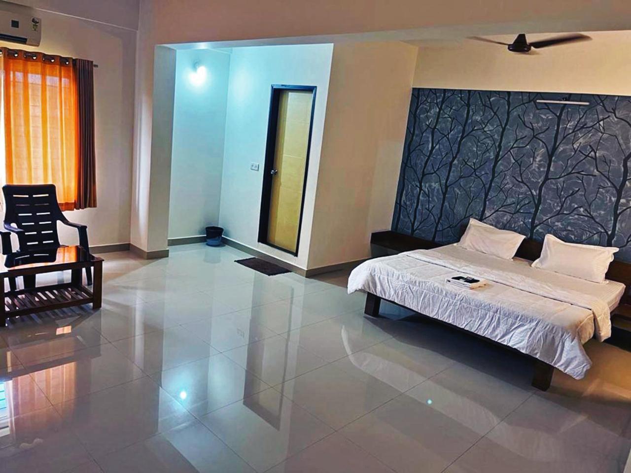 Hotel Radha Pangala Extérieur photo